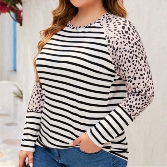 🆕Boutique Women’s plus-size White/black patterned colorblock long-sleeve Top❤️2X - Picture 3 of 4